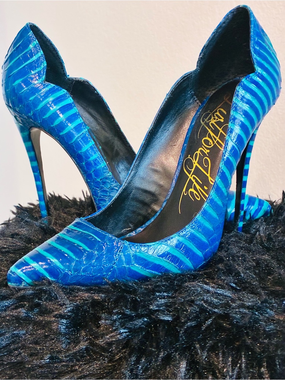 LFL by Lust for Life Electric Blue Textured Pointed-Toe Stiletto Pumps